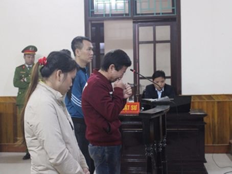 Nam chủ quán dùng 'chiêu bẩn' đẩy nhân viên thành gái bán dâm