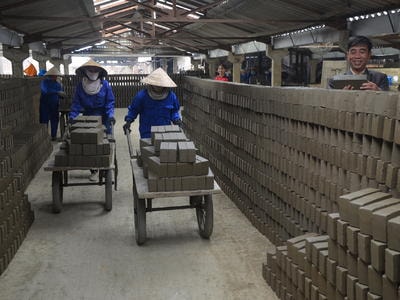 Công ty CP Gạch ngói 22-12: Xứng đáng lá cờ đầu ngành sản xuất vật liệu xây dựng Nghệ An