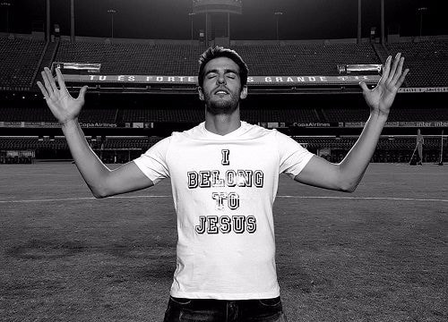 Kaka chính thức giải nghệ