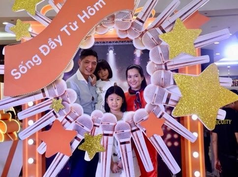 Vợ chồng Bình Minh lần đầu xuất hiện sau scandal với Trương Quỳnh Anh