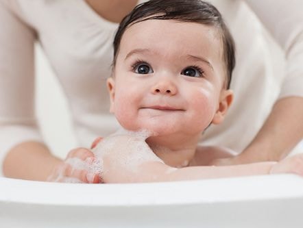 Bí quyết chăm sóc làn da nhạy cảm của bé yêu