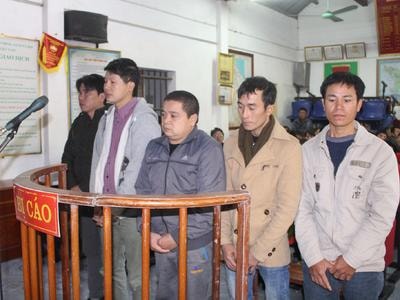 5 người đàn ông dùng 317 triệu đánh lô