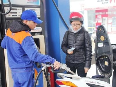 Giá xăng ngày mai có thể tiếp tục được kìm giữ?
