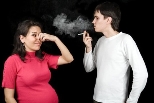 Phụ nữ mang thai tuyệt đối không hút thuốc chủ động hay thụ động
