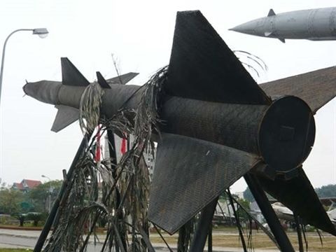 Chiến công lạ thường của tên lửa SA-2 làm bằng...cót ép