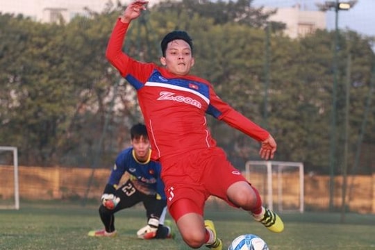 Sợ bị loại, trung vệ SLNA nén đau tập luyện để trụ lại U23 Việt Nam