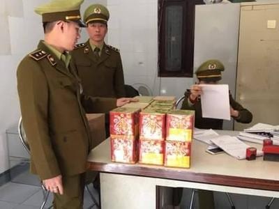 Chủ hàng pháo lậu tháo chạy giữa đêm