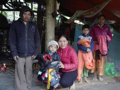 Các thầy cô giáo quyên góp hàng ngàn áo ấm cho học sinh nghèo chống rét