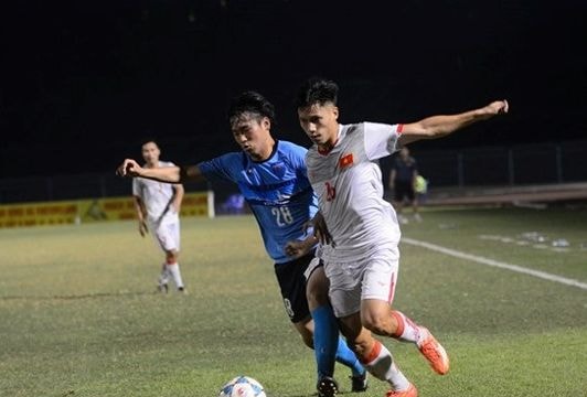 U21 Việt Nam đánh rơi chiến thắng trước Yokohama