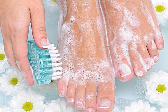 6 cách đơn giản chăm sóc bàn chân mùa lạnh