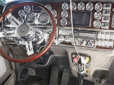 Buồng lái như ma trận của xe tải hạng nặng