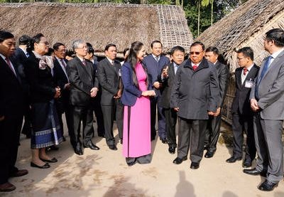 Tổng Bí thư, Chủ tịch nước CHDCND Lào dâng hương tại Khu Di tích Kim Liên