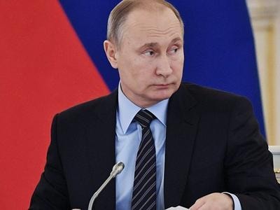 Ông Putin phải rời cuộc họp để nghe điện thoại khẩn cấp