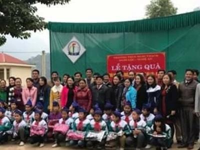 Hơn 250 chiếc áo ấm đến với học sinh huyện Kỳ Sơn