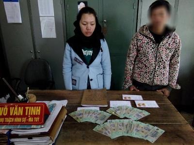 Con gái 'thụt két' của mẹ ruột lấy tiền cho chồng