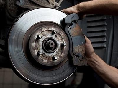 Cách nhận biết hệ thống phanh xe ô tô hoạt động có an toàn?