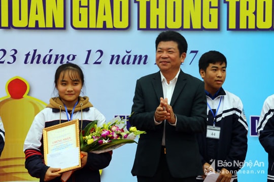 Nữ sinh Trường THPT Nguyễn Xuân Ôn giành giải Nhất cuộc thi Rung chuông vàng về ATGT