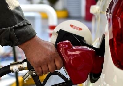 Giá dầu thế giới tăng vọt, cao nhất từ 2015 đến nay