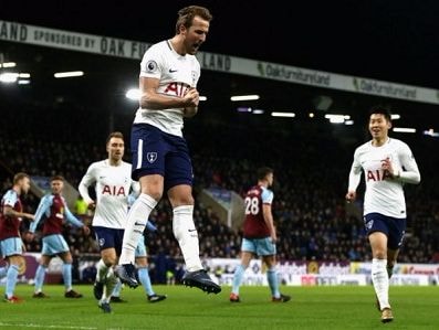 Harry Kane lập hat-trick, Tottenham vượt Arsenal