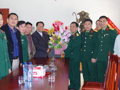 Bộ Chỉ huy quân sự tỉnh chúc mừng các giáo xứ nhân lễ Giáng sinh