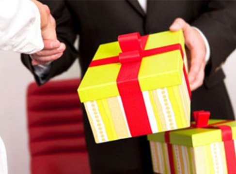 Ban Bí thư ra Chỉ thị nhắc lại quy định cấm biếu quà Tết lãnh đạo