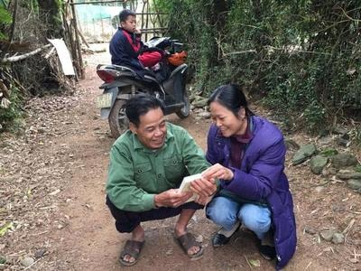 Phan Thúy Hà: Máu và nước mắt  không phải để làm quà