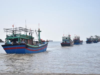 Ngư dân Nghệ An vững vàng vươn khơi bám biển
