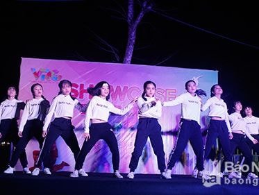 Nhóm nhảy trường Phan đoạt giải Nhất cuộc thi ở đêm Giáng sinh