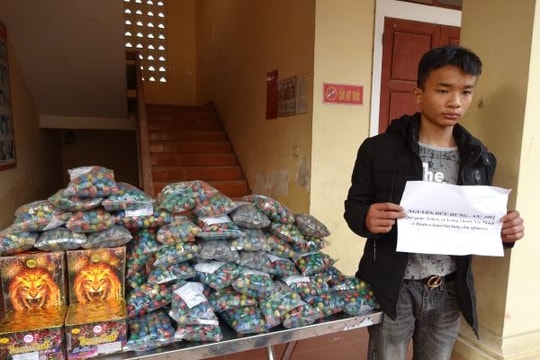 Dùng xe máy điện vận chuyển bì pháo bi đi tiêu thụ