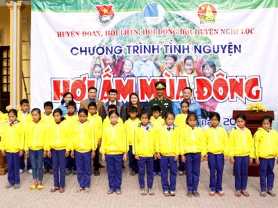 1.000 áo ấm đến với học sinh nghèo