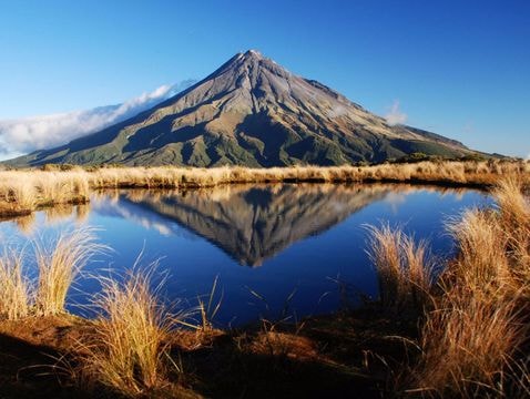 Ngọn núi thiêng 120.000 năm tuổi được trao quyền như con người