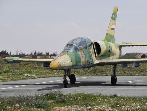 Máy bay quân sự Syria bị bắn rơi, phi công thiệt mạng