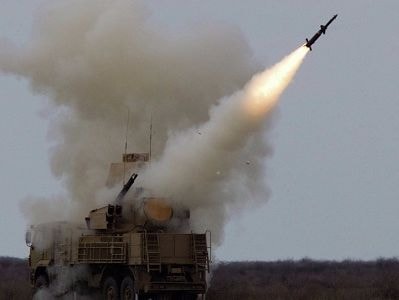 Nga bắn hạ 2 rocket tấn công căn cứ không quân tại Syria