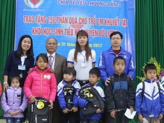 Tặng 150 suất quà cho học sinh khuyết tật Đô Lương