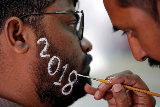 Muôn vàn kiểu đón năm mới 2018 độc đáo trên thế giới