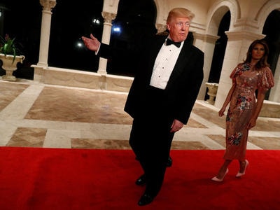 Ông Trump chúc 'kẻ thù' năm mới 'an lành, hạnh phúc'