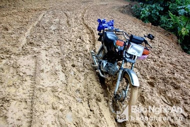 'Sống chậm' với con đường khổ ải ở miền Tây xứ Nghệ