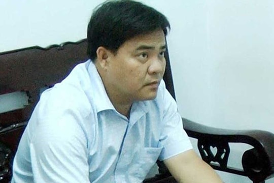 Khởi tố nguyên phó QLTT tội lạm dụng chức vụ
