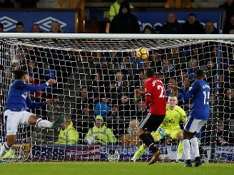 Man Utd đánh bại Everton để trở lại ngôi nhì bảng