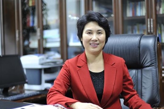 Bi hài chuyện nữ quan tham Trung Quốc vơ vét, ăn chơi