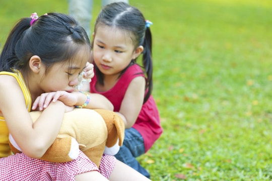 6 cách đơn giản dạy trẻ biết cảm thông