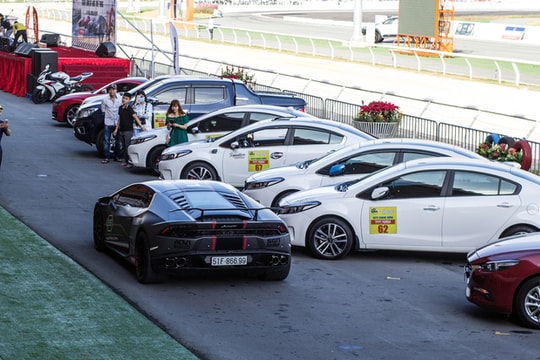 Dàn xế độ khuấy động trường đua Bình Dương