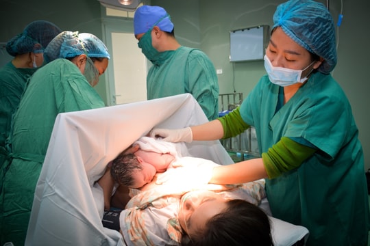 Em bé thụ tinh trong ống nghiệm thứ 5 ra đời tại Nghệ An