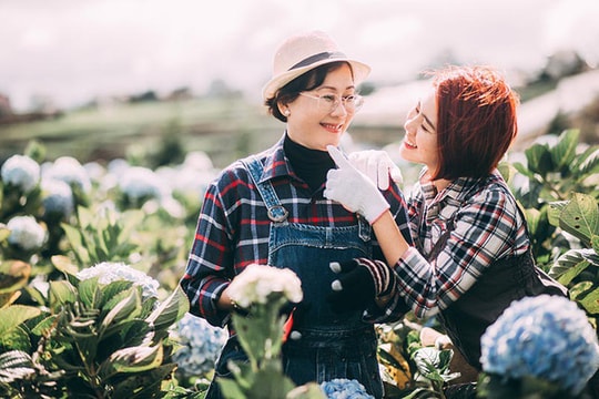 Ấm áp bộ ảnh chung đôi của mẹ và con gái