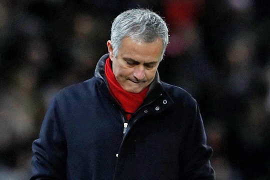 Mourinho tính đường chuồn, MU tìm người gấp