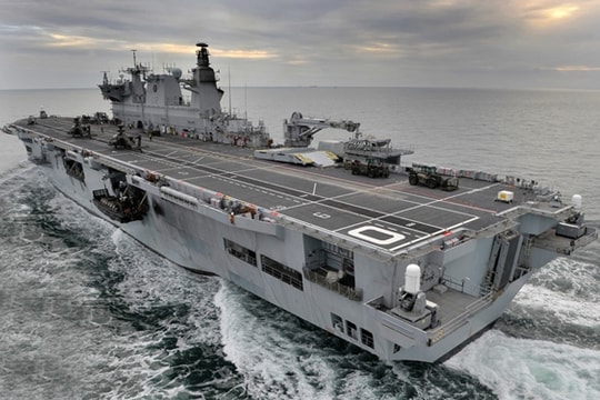 Thiếu tiền, Hải quân Anh bán rẻ cả soái hạm 