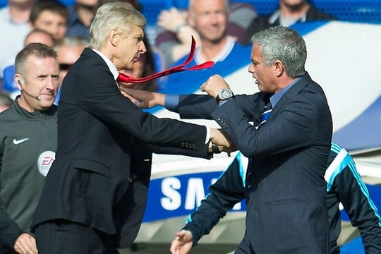 Đã đến lúc Wenger nên học theo Mourinho