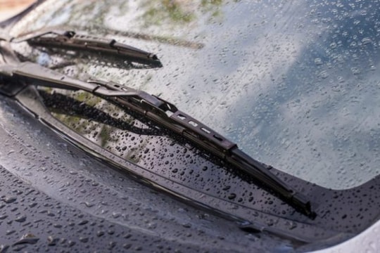 6 sự cố thường gặp với hệ thống gạt mưa rửa kính ô tô