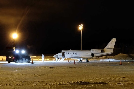 Phi công tử nạn vì bị cửa máy bay rơi trúng