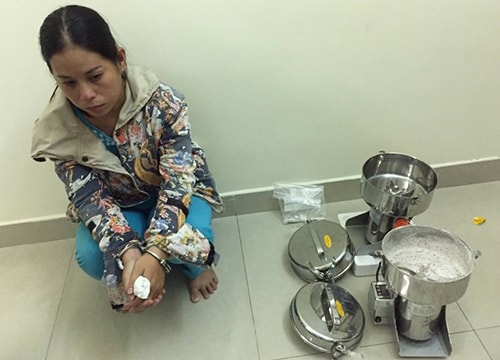 Người đàn bà chế biến ma túy tại nhà riêng